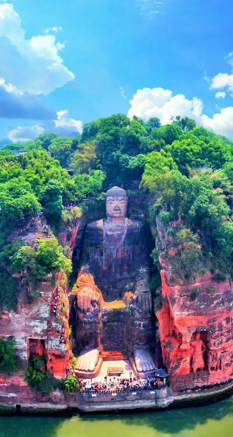 乐山大佛旅游攻略：世界最大石刻佛像的震撼之旅