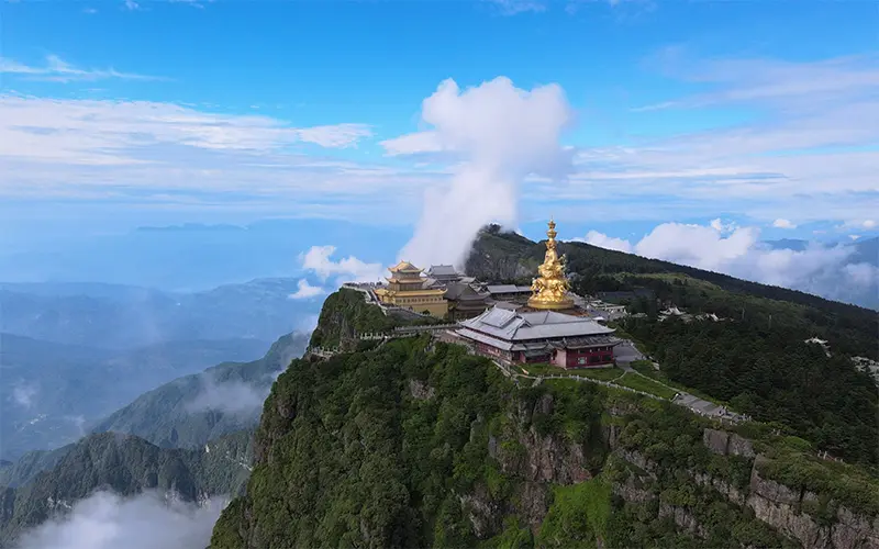峨眉山旅游攻略：佛教名山与自然奇观的完美结合