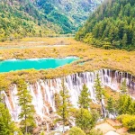 九寨沟壮丽瀑布