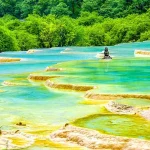 如梦似幻的黄龙彩池
